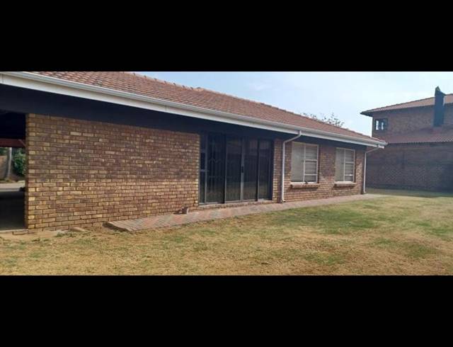 3 BEDROOM CLUSTER FOR SALE IN RAVENSWOOD